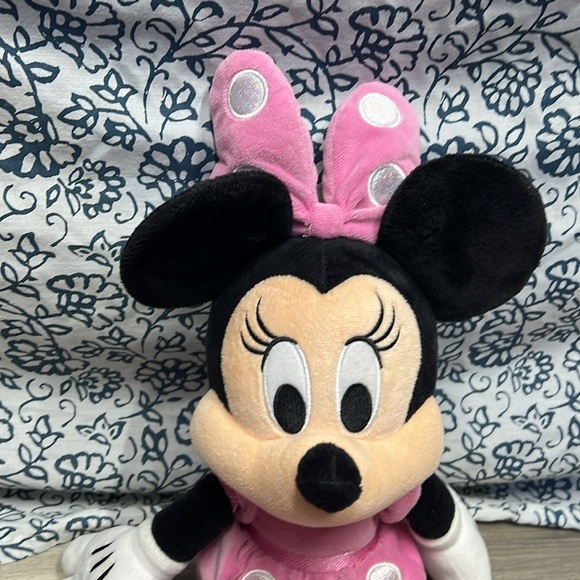 Disney pink dress mini mouse stuffed toy - Picture 3 of 9